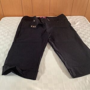 Juniors black capris by loop18